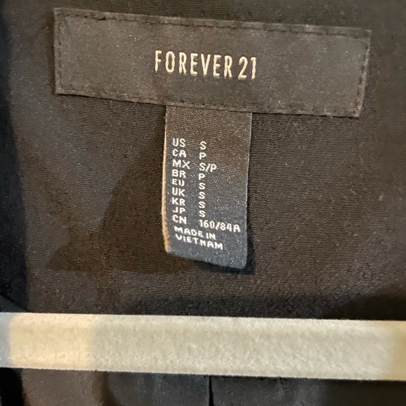 Forever 21 black blazer 🖤 - Picture 3 of 4